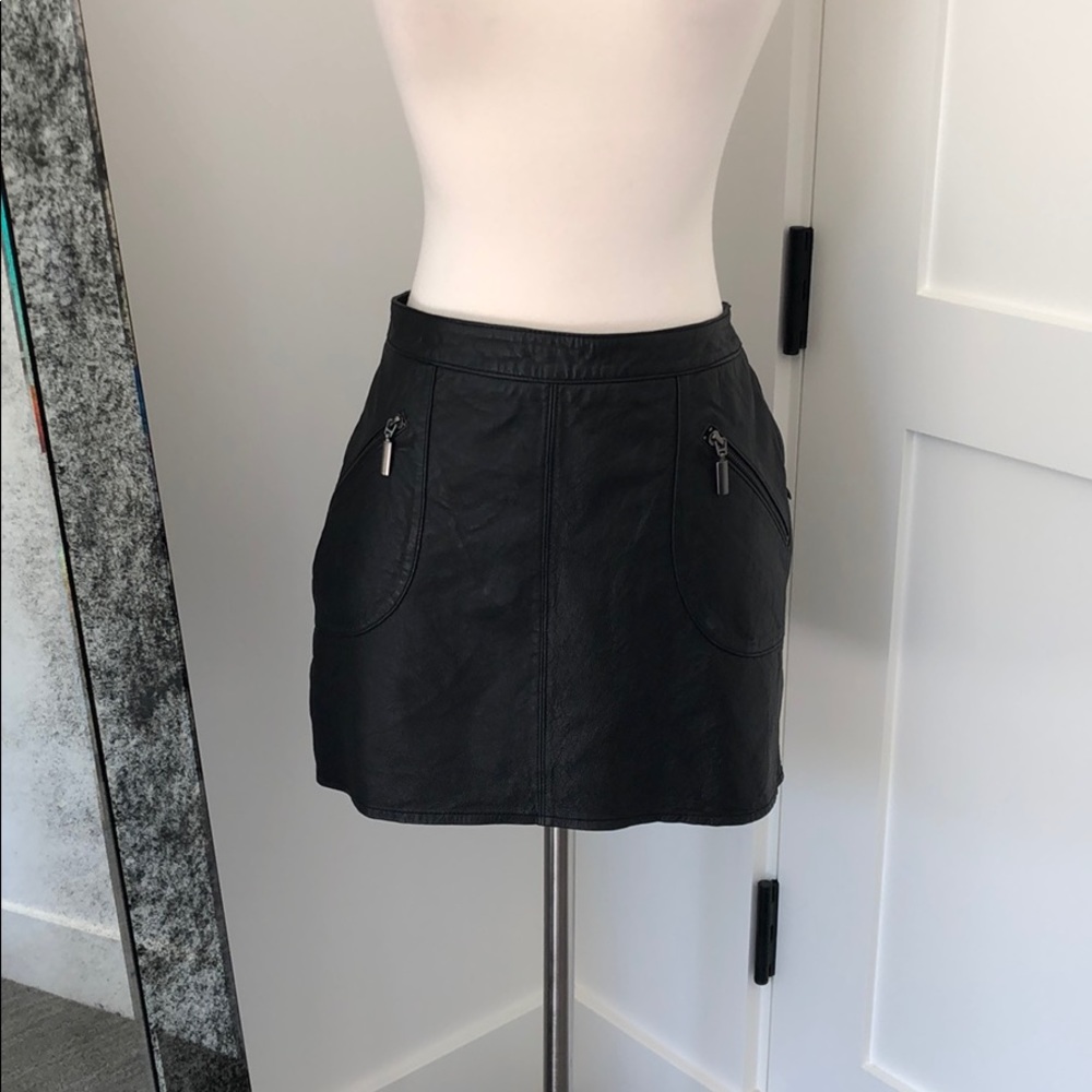 High waist Faux leather skirt with zipper detail